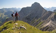 16 Raggiungiamo la cima Est del Cavallino, arriva la Piodessa. E' arrivato il momento di tirare fuori il camoscio che c'è in noi..